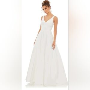 Mac Duggal 48924 Classic Sleeveless A-Line Gown with Pockets NWT Size 2 White